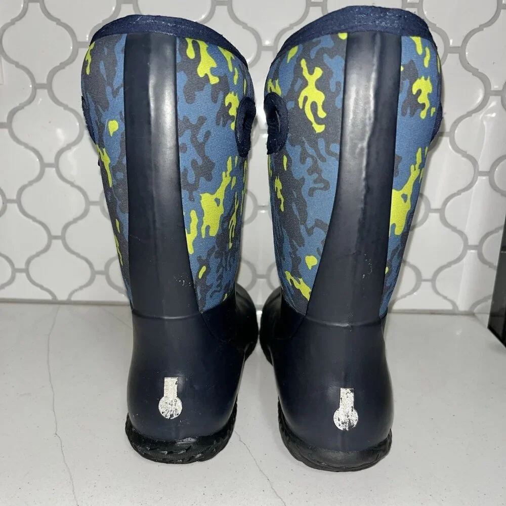 Bogs Pull On Boots Youth Size 4 Insulated Rubber Waterproof Blue Yellow Camo